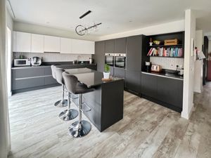 Kitchen Diner- click for photo gallery